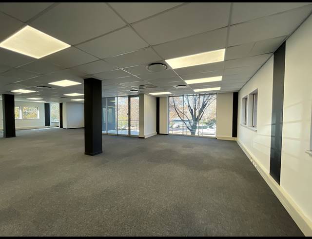 369M² OFFICE TO LET IN BRYANSTON